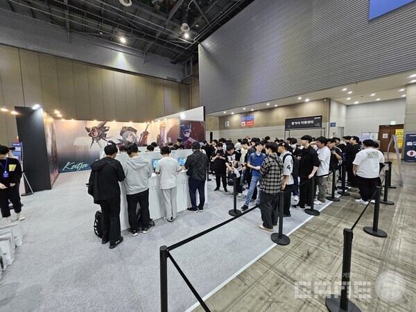 오전 10시, 시작하자마자 이터널 리턴 부스에는 정말 많은 이용자가 방문했다 / 게임와이 촬영