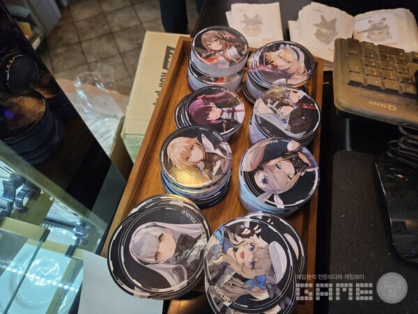 특전으로 받을 수 있는 8개의 코스터 / 게임와이 촬영 