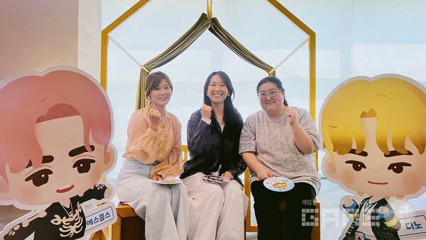 하이브IM 퍼즐 세븐틴 개발팀. (왼쪽부터)  조수경 게임 시나리오 기획, 강푸름 게임 시스템 기획, 오수민 사업 담당