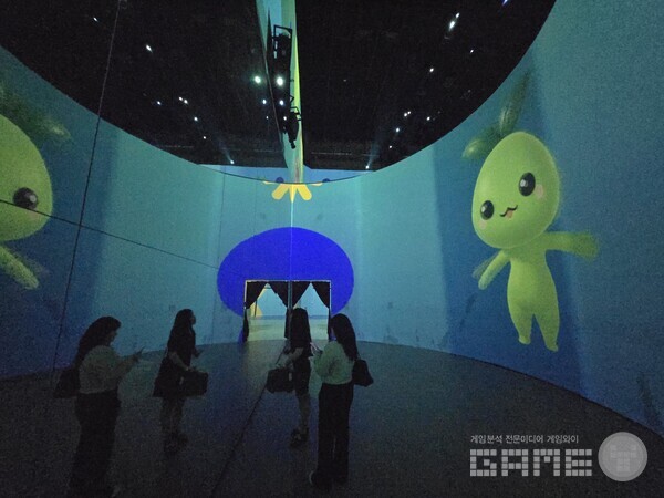 로스트아크 미디어아트 전시회 '빛의 여정' 현장 / 게임와이 촬영