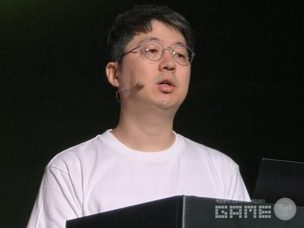 넥슨코리아의 최가운 발표자가 2025년 6월 25일 NDC25에서 진행한 세션 '이미지 생성 AI R&D, 내 딸을 메이플 캐릭터로?'는 AI를 활용한 이미지 개인화의 가능성과 실무 적용의 현실을 생생히 보여줬다. /게임와이 촬영