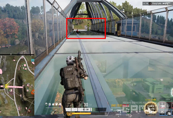 다리 위에 너무 줄지어 서 있는 몬스터들.