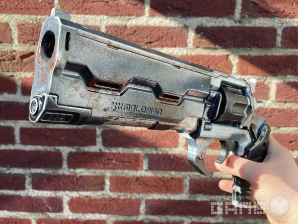 일부 팬들은 "게임 스크린샷인 줄 알았다"며 현실과 가상의 경계가 무너진 듯한 완성도에 놀라움을 표했다.