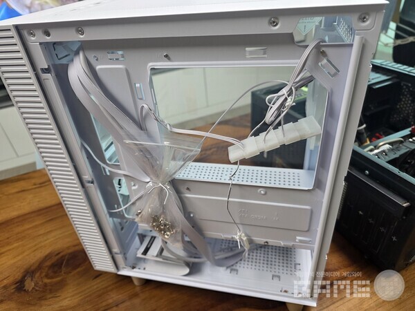 한미마이크로닉스 WIZMAX 우퍼 딥톤 케이스 /게임와이 촬영