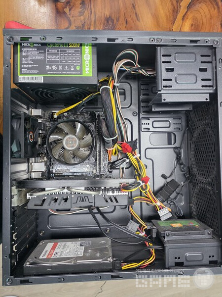 기존 컴퓨터의 선 연결 부위 사진을 찍어두는 것이 중요하다. 