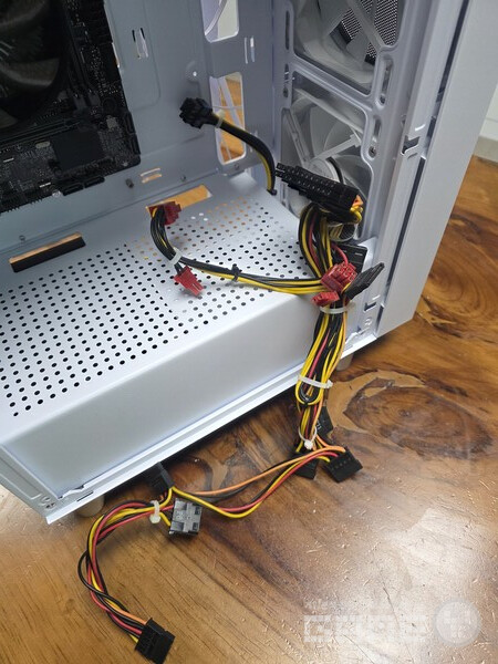 그리고 하단부에서 선을 뽑아 위로 올린다. 