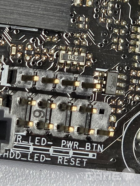 요기에 끼우면 된다. 