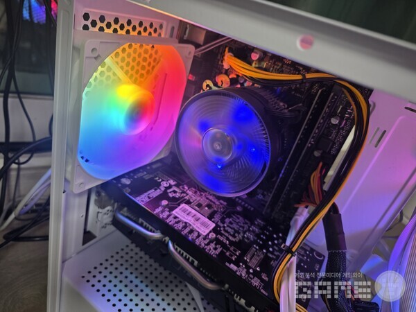 예쁘기도 하지...그런데 모니터에 화면이 안 들어온다. 