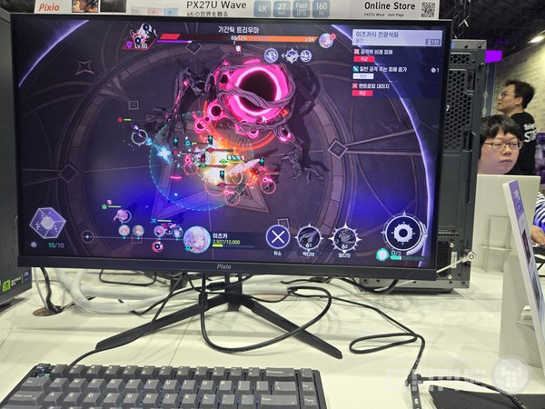 스마일게이트 부스 '미래시' 시연 현장 / 게임와이 촬영