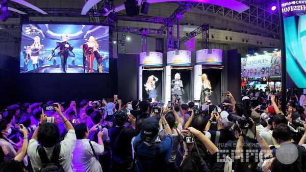 스마일게이트는 ‘카오스 제로 나이트메어(카제나)’와 ‘미래시: 보이지 않는 미래(미래시)’를 중심으로 부스를 운영했다.