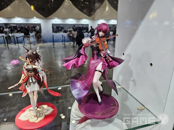 가격이 상당히 저렴하게 느껴졌던 카프카 피규어 / 게임와이 촬영