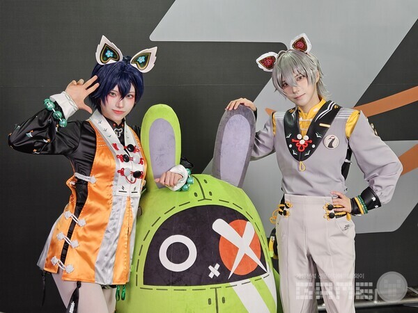 벨과 와이즈의 코스어도 포토존에서 만나볼 수 있었다 / 게임와이 촬영 