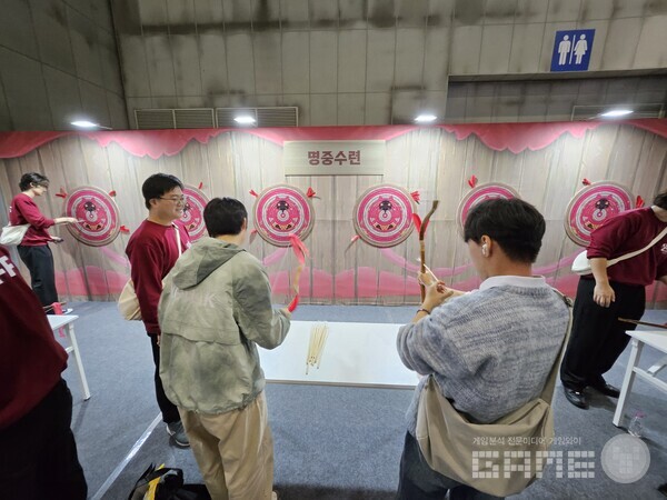 부스에 체험할 수 있는 프로그램이 10개나 있다보니 다양한 즐길거리가 마련되어 있었다 / 게임와이 촬영