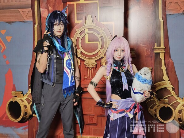 나타가 배경인만큼 시틀라리와 올로룬의 코스어도 만나볼 수 있었다 / 게임와이 촬영