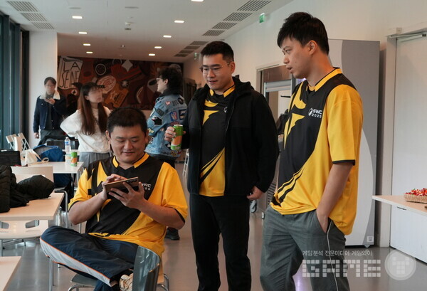  ‘SWC2025’ 월드 파이널 프로필 촬영 대기 중인 선수들 /컴투스