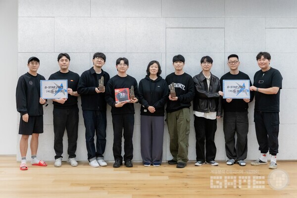 대상과 우수상을 수상한 팀, 정중앙 라인스튜디오 이정원 대표 /라인스튜디오