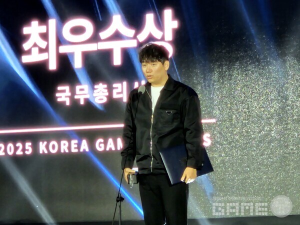 윤명진 대표는 첫 패키지 게임이 큰 상을 받을 수 있어 감사하며, IP를 사랑해준 던파 이용자들에게 감사 인사를 전했다 / 게임와이 촬영