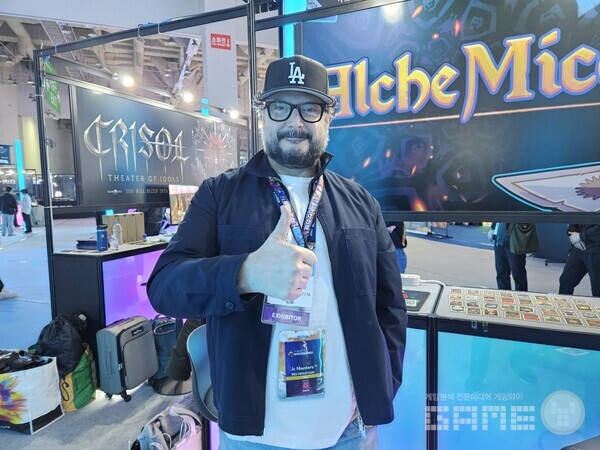 개발자는 덱 빌딩 로그라이크나 연금술에 흥미가 있다면 알케마이스를 한 번 플레이 해주셨으면 좋겠다고 말했다 / 게임와이 촬영