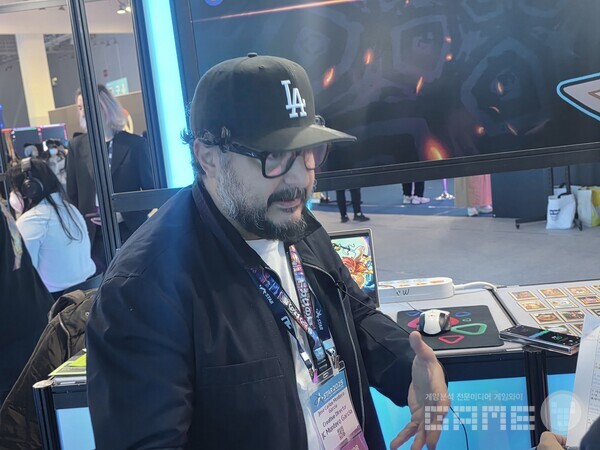 알케마이스는 16세기 그라나다를 배경으로 하고 있으며, 덱 빌딩 로그라이크 장르에 타로와 연금술 요소를 녹여낸 것이 주 특징이다 / 게임와이 촬영