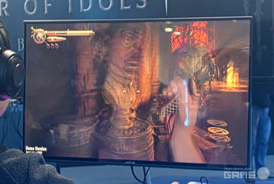 장전하는 과정에서, 주인공은 피를 흘린다. / 게임와이 촬영