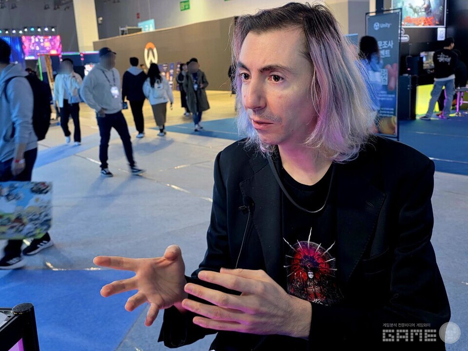 인터뷰중인 다비드 카라스코 CEO / 게임와이 촬영