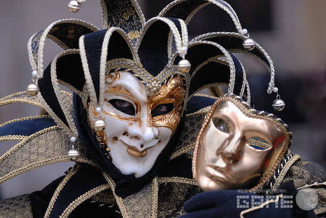 이탈리아 베네치아 행사에서 쓰이는 가면 / 네이버 지식백과 제공