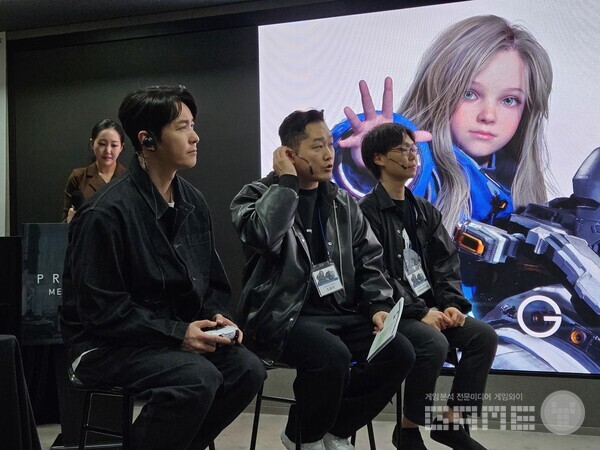 현장에 심형탁 배우가 깜짝 방문하여 개발진들과 함께 시연을 진행했다 / 게임와이 촬영