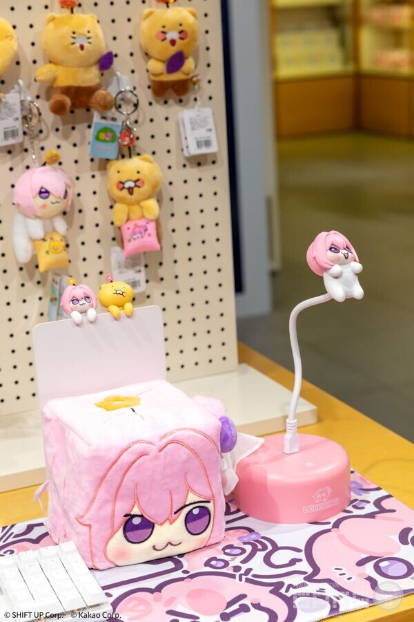 승리의 여신: 니케'와 카카오프렌즈의 협업 한정 굿즈