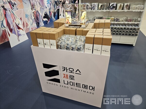 현장에서는 다양한 카제나, 에픽세븐의 굿즈가 판매되고 있다 / 게임와이 촬영